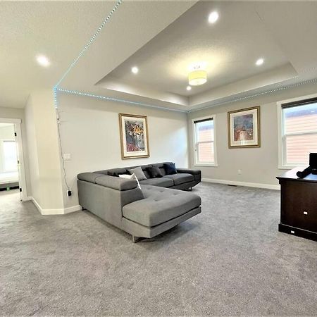 Luxury Retreat For Large Groups Villa YYC Екстериор снимка