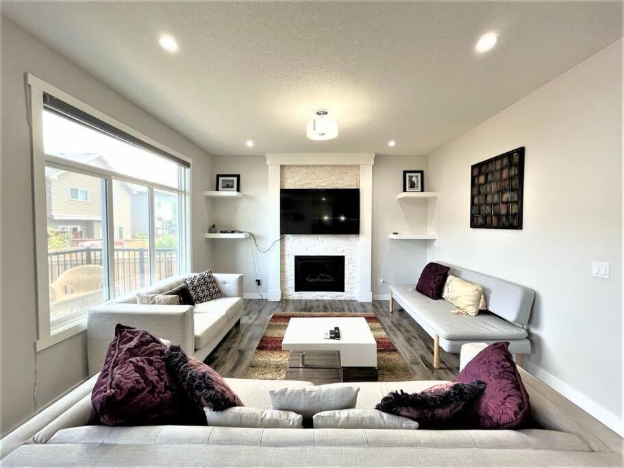 Luxury Retreat For Large Groups Villa YYC Екстериор снимка