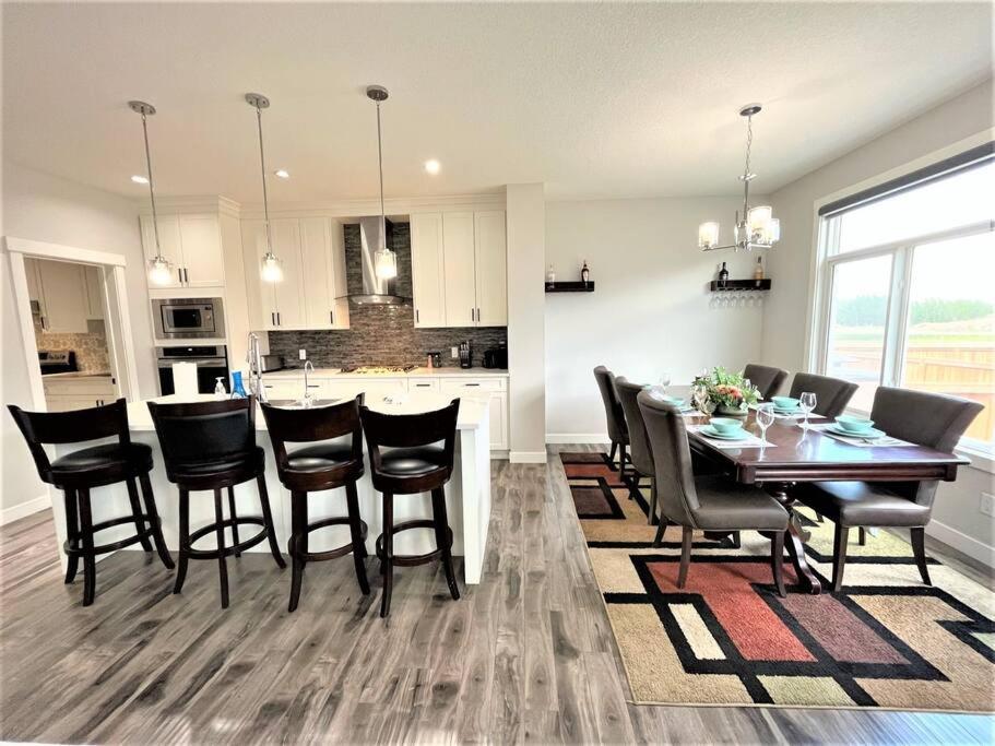 Luxury Retreat For Large Groups Villa YYC Екстериор снимка